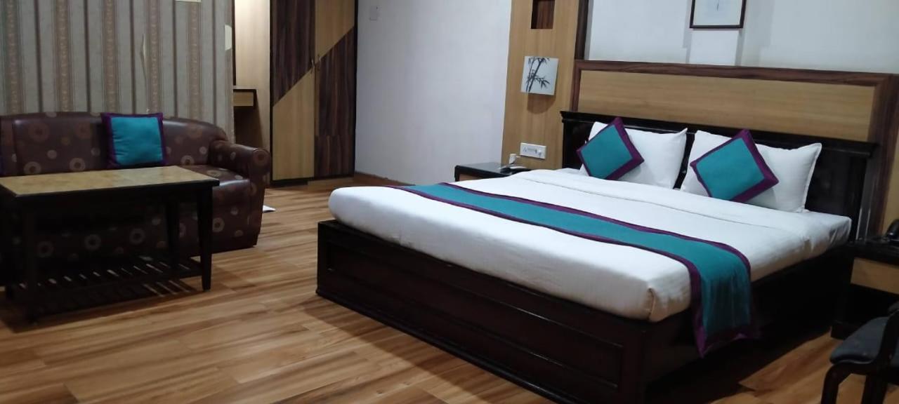 Hotel Little Palace Dibrugarh Exteriör bild